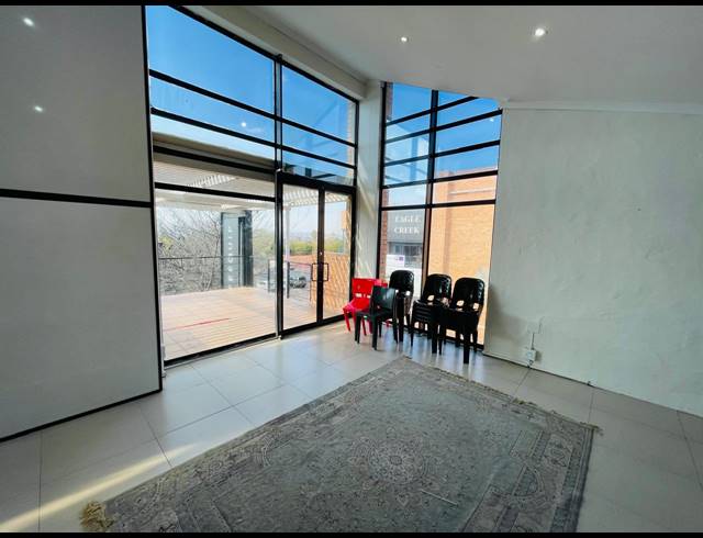 198M² RETAIL FOR SALE IN LONEHILL